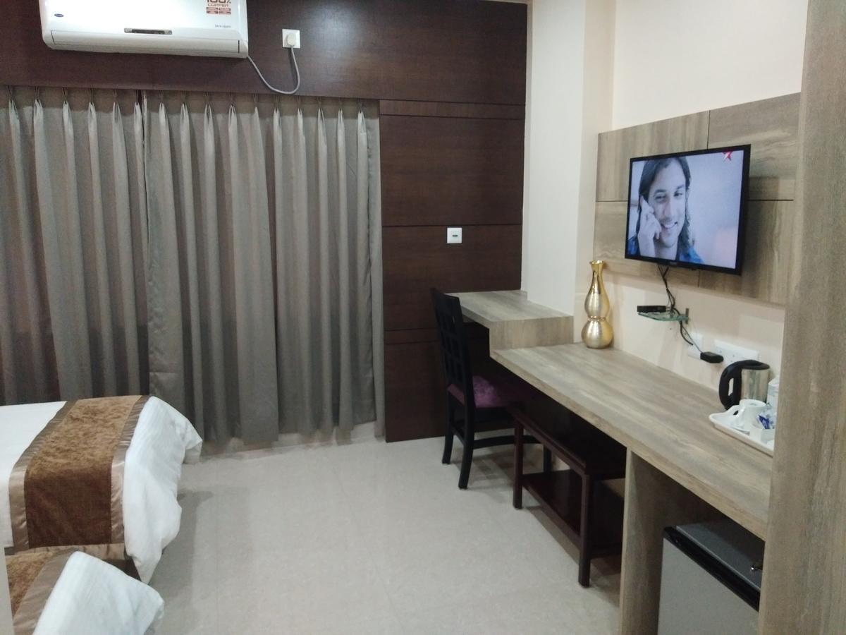 Tezpur Hotel Welkin Residency מראה חיצוני תמונה
